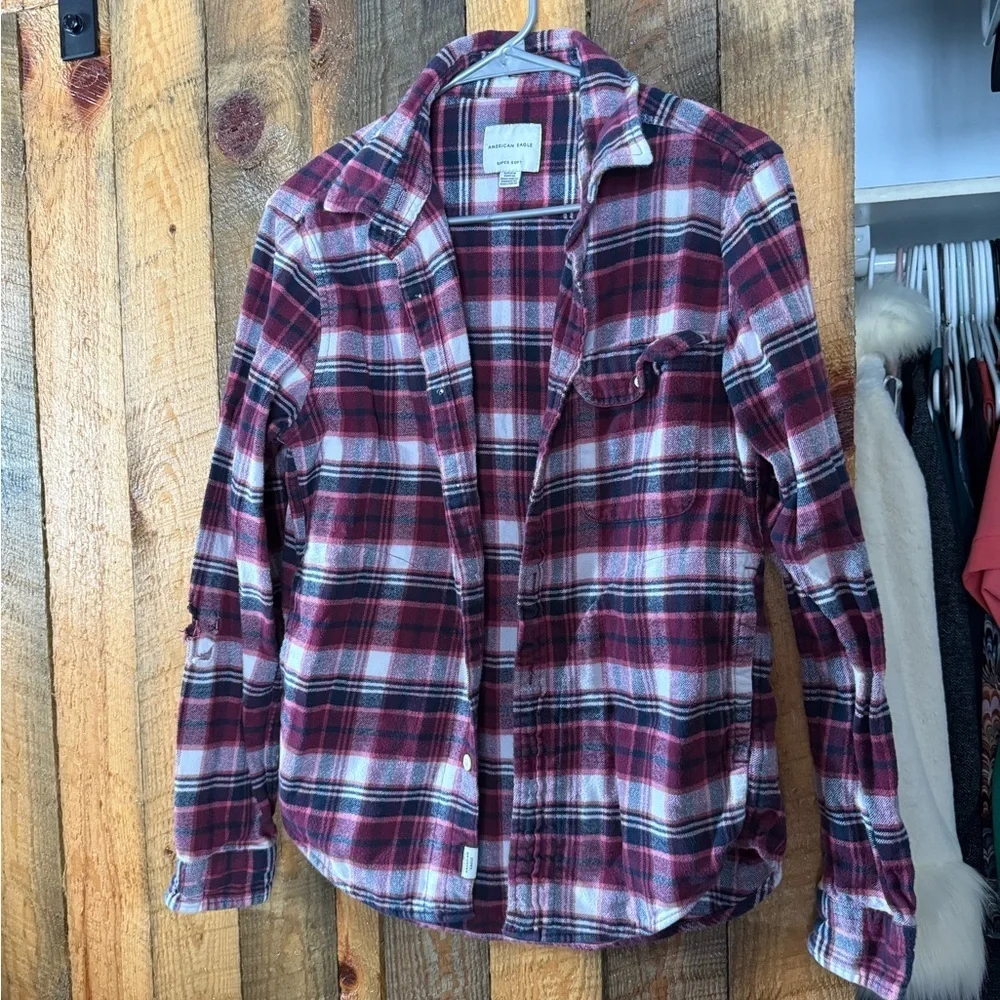 American Eagle Outfitters Red and Black Plaid Shirt - Picture 1 of 1